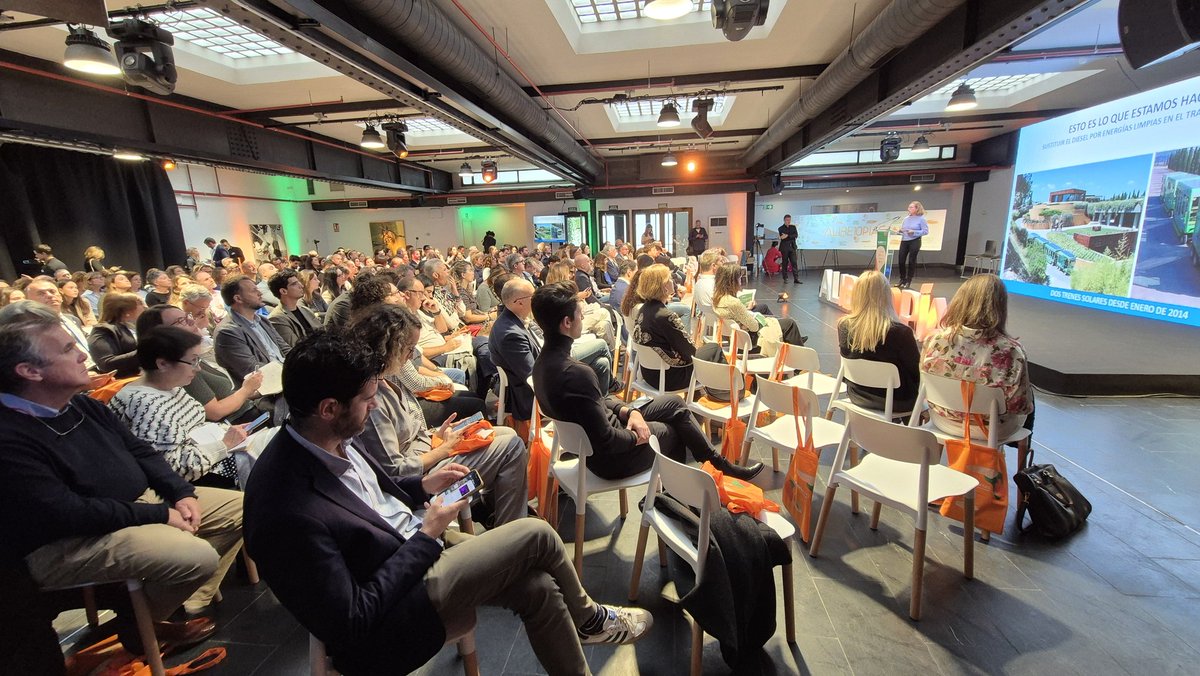 JorgeGdeOpazo's tweet photo. Hoy el #IMteam está en #ALIBE10PIAS la 🔟 edición del evento de referencia en la innovación de la industria de la alimentación y bebidas organizado por @esFIAB, @Food4LifeSPAIN y @mapagob

Este año @MiguelHerguedas participa como ponente hablando sobre la IA ¡Ánimo compi! 👏 https://t.co/bbO8I5I1Hq
