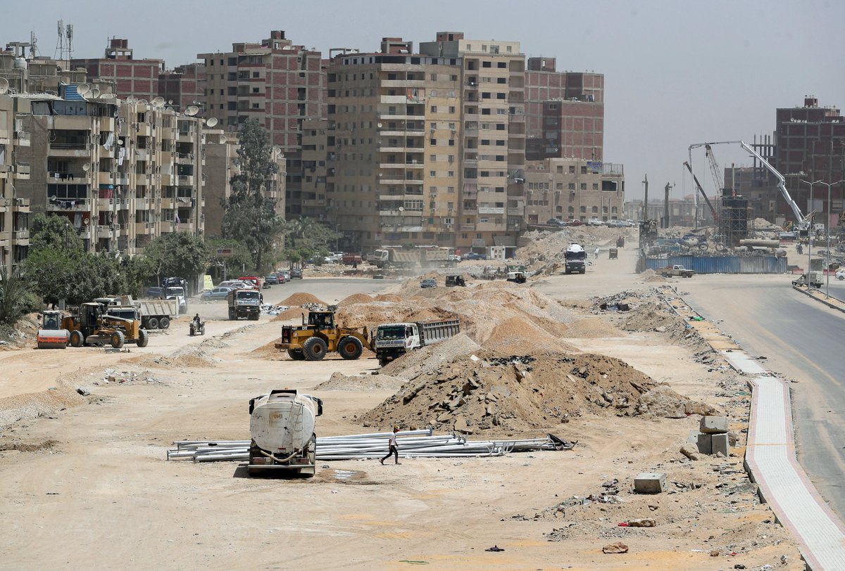 restitutorII's tweet photo. 🇪🇬
Egypte: Les autorités égyptiennes démolissent d'anciens mausolées au Caire pour faire place à une nouvelle autoroute.

La modernité avant le passé. https://t.co/eVrUvtDFcL