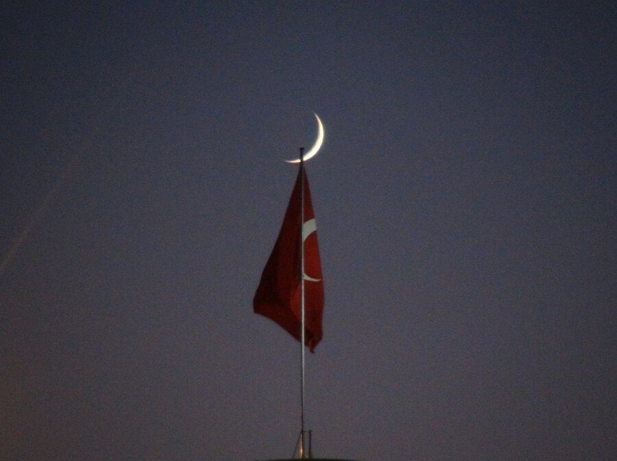 acapanoglu25's tweet photo. Devletini, milletini sevmeyen haine, hilal’in gölgesi haram olsun. Şehitlerimize Allahtan rahmet diliyorum. https://t.co/A8LPe74zxn