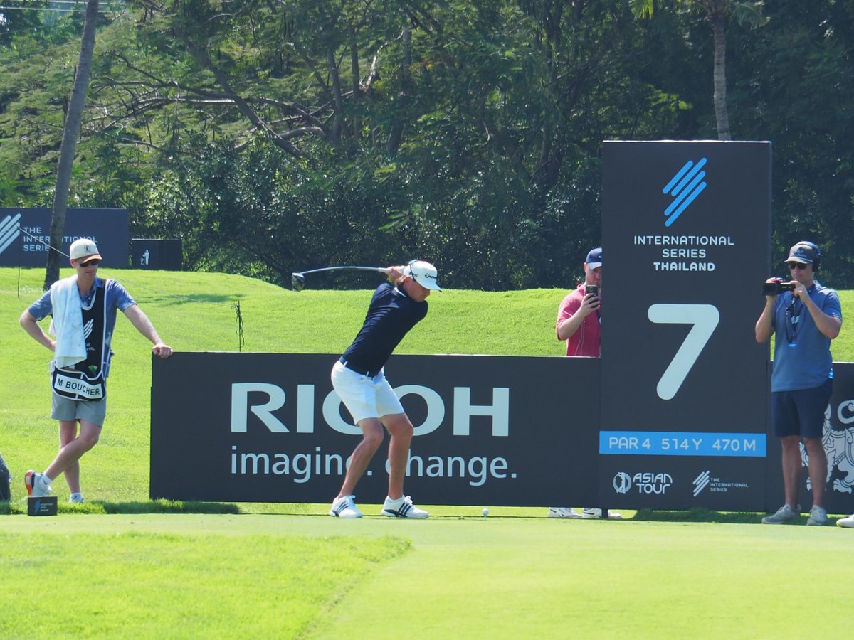 Chrissy_Lew's tweet photo. @MacBoucherGolf Swinging the driver so hard the shaft breaks. #InternationalSeries #ThaiCountryClub https://t.co/gKuQKd2KWO