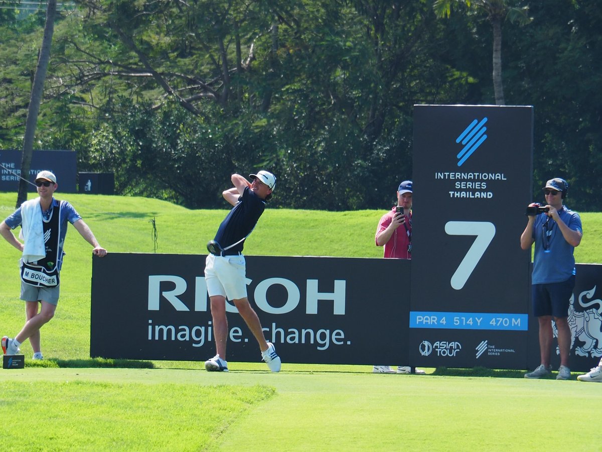 Chrissy_Lew's tweet photo. @MacBoucherGolf Swinging the driver so hard the shaft breaks. #InternationalSeries #ThaiCountryClub https://t.co/gKuQKd2KWO