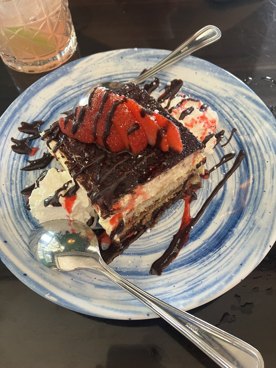 samohkt's tweet photo. dreamin of this tiramisu i got on miami beach. need it again https://t.co/7mr2fru0Zx