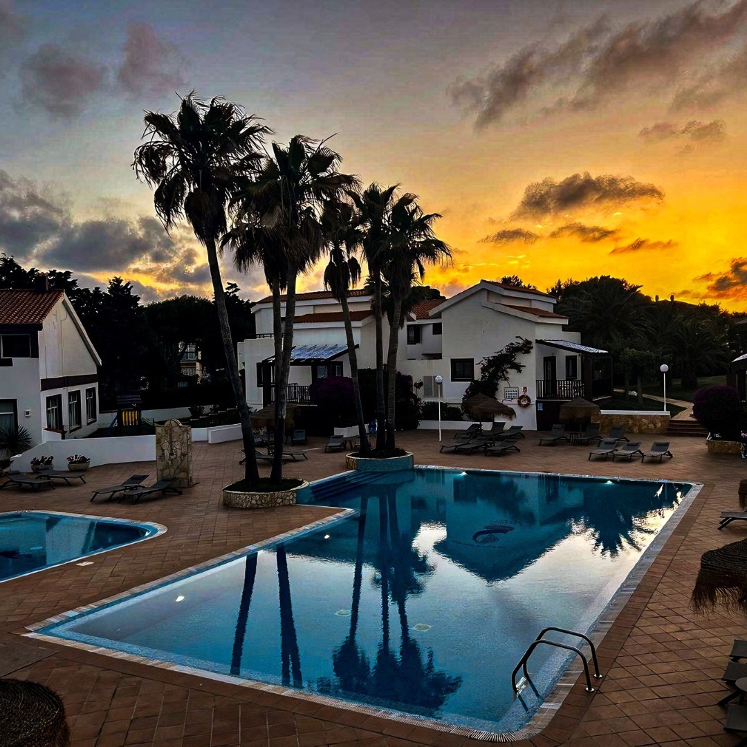 NuramarResort's tweet photo. La magia del atardecer desde la piscina de Nuramar Resort. Un momento perfecto para relajarse y dejarse llevar por la belleza de Menorca. Cada atardecer aquí es un recuerdo que atesoramos. ¡No podemos esperar a compartirlo contigo!

Nuramar Resort ↴
 https://t.co/NHELT1wgbn https://t.co/dmArqL09Ve