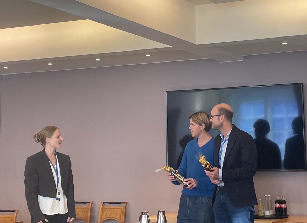 Martin Kaae og Anders Redder er vindere af årets Fjæsingpris, der uddeles af Presselogen på Christiansborg. 

Prisen gives for dette interview med Morten Dahlin om solceller: jyllands-posten.dk/politik/ECE174…

Stort tillykke. 
#dkpol #dkmedier