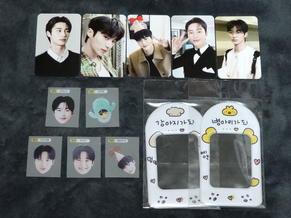 meltingpoint_ws's tweet photo. 🎊 10/31 변우석 생일 기념 #RT 이벤트 🥳🎉

✨벼누서기(?)를 댁으로 보내드립니다

💛 선물 : 포카 3종+띠부씰 3종+포카 홀더 1종
💙 참여 방법 : #RT 만 해주세요요
💙 배송 방법 : CU끼리 택배
💙 당발 : 10월 말 혹은 11월 초

팔로우 안해주셔도 되니 RT만 해주세요.ᐟ
#변우석 #ByeonWooSeok https://t.co/lYsgKaWHsk