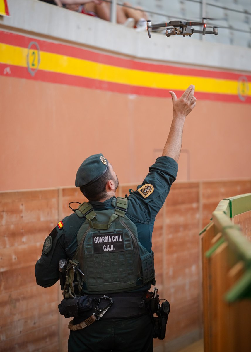 guardiacivil's tweet photo. Estas son algunas de las instantáneas con las que la
@guardiacivil participa en el #concurso de #fotografía #CAPTURE24 de @EUROPOL

Puedes votar a tu favorita a través del siguiente enlace ⤵️

https://t.co/ggJdtKGKhR https://t.co/sSx8baFb9F