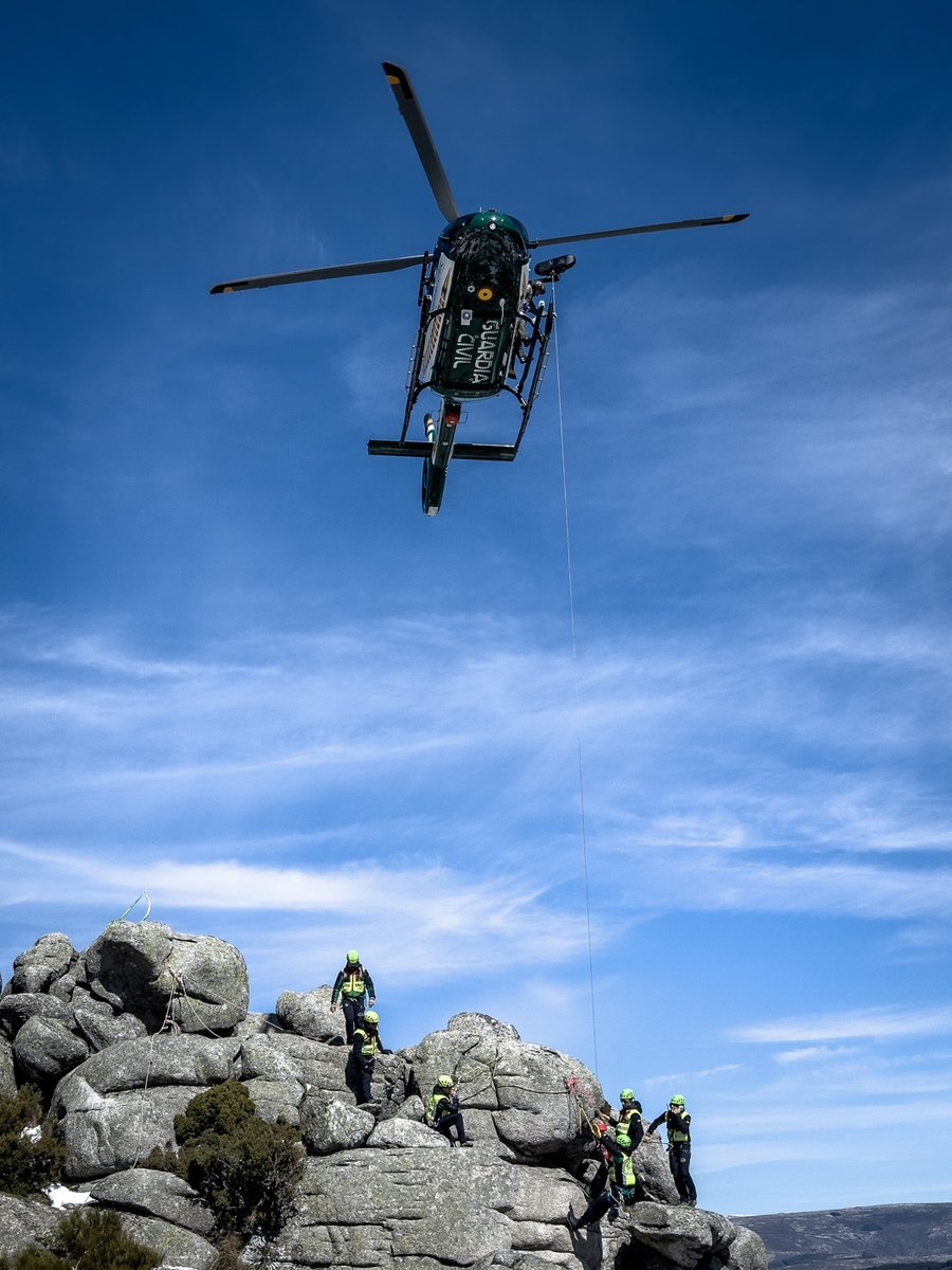 guardiacivil's tweet photo. Estas son algunas de las instantáneas con las que la
@guardiacivil participa en el #concurso de #fotografía #CAPTURE24 de @EUROPOL

Puedes votar a tu favorita a través del siguiente enlace ⤵️

https://t.co/ggJdtKGKhR https://t.co/sSx8baFb9F