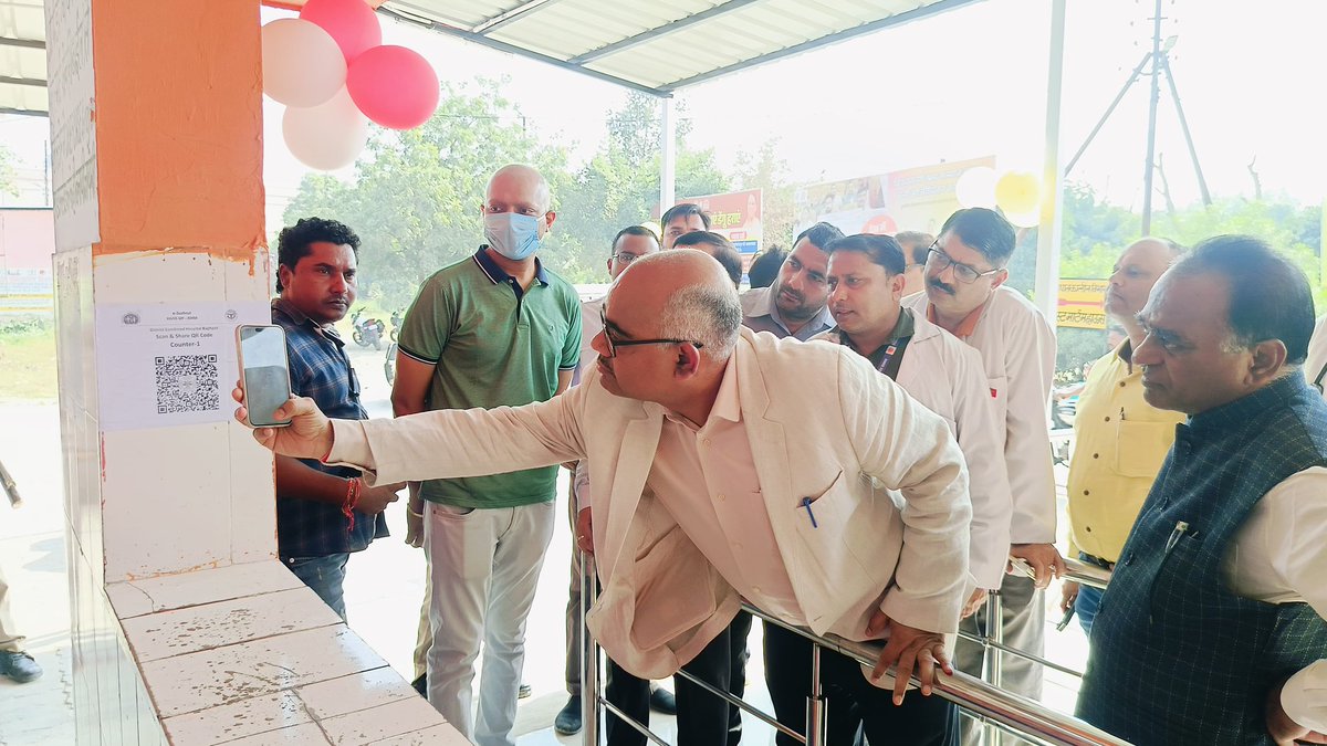 BagpatDm's tweet photo. मरीज के साथ आये तीमारदारों में स्वास्थ्य के प्रति जागरूकता के उद्देश्य से जिला अस्पताल में लगाई गई , बी.एम.आई मशीन व डिजिटल पंजीकरण काउंटर का  शुभारंभ किया। https://t.co/ypI1X746jE