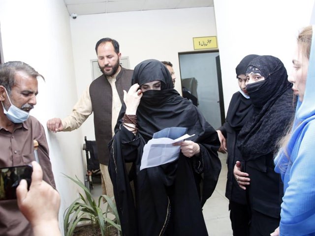 Emergency Alert 🚨
جس کی نظر سے یہ ٹویٹ گزرے اگنور مت کرے ریٹویٹ کرکے اس ٹرینڈ کو جوائن کریں
اور محترمہ کو خراج عقیدت پیش کریں 
#بشرئ_عمران_سرخرو