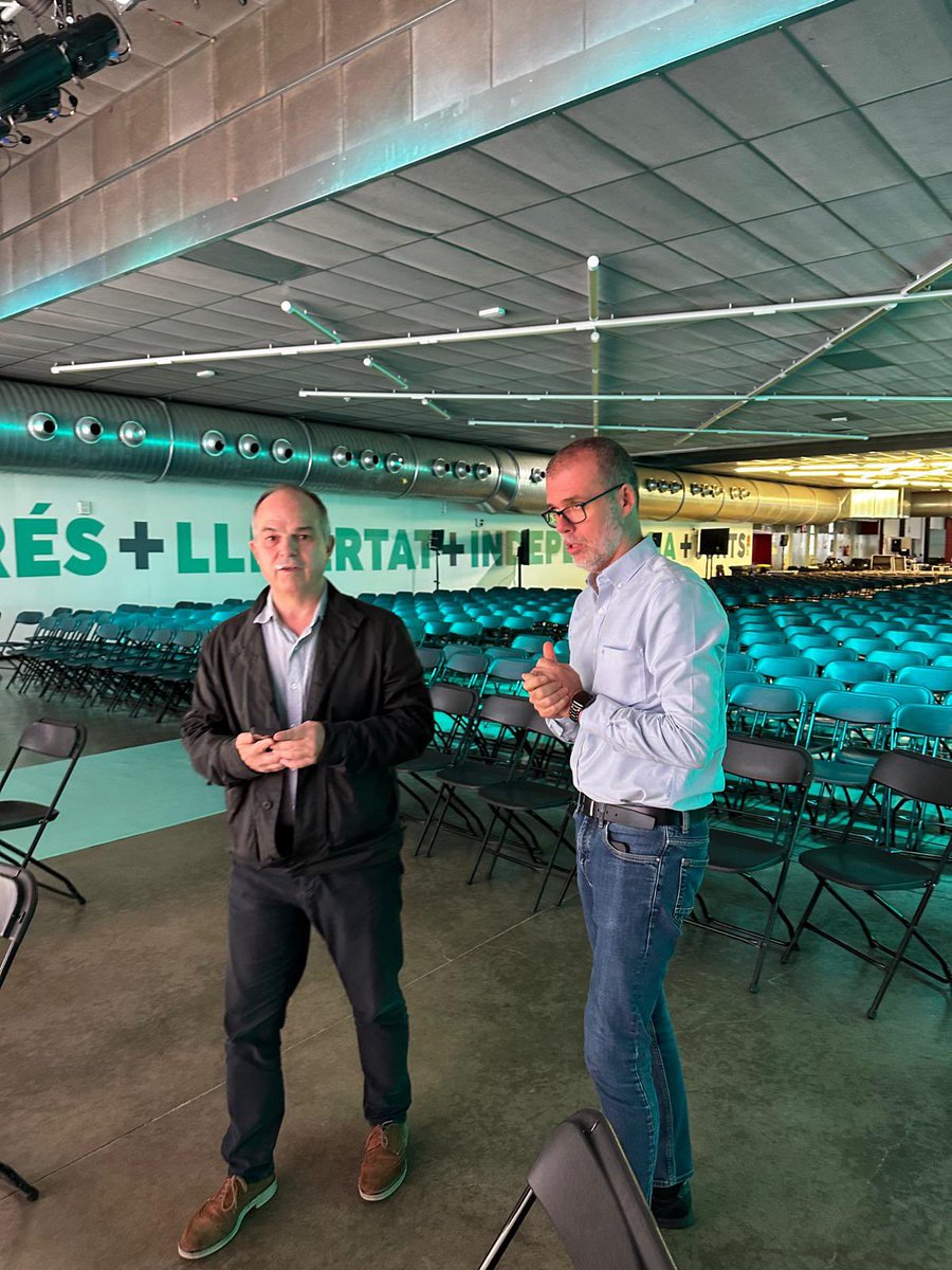 jorditurull's tweet photo. Aquest matí a #Calella amb el director del Congrés de @JuntsXCat en @jmcruset. Comencen a agafar forma i a fer goig els espais de la Fàbrica Llobet-Guri on celebrarem el nostre #Congrés i d’on n’ha de sortir una gran proposta per #Catalunya. 

#NacióProgrésLlibertatIndependència https://t.co/H1rjSc0vse
