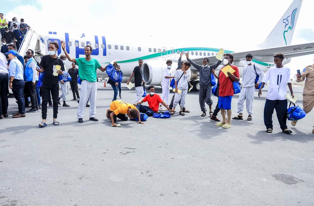 MariamYassinHY's tweet photo. We also express our profound appreciation to President Dr. Hassan Sheikh Mohamud and Prime Minister Hamza Abdi Barre for their leadership. Together, we are committed  to facilitating the reintegration and sustainable development of our returnees. 

@HassanSMohamud @SomaliaPM @EU_in_Somalia @iom_somalia @UNHCRSom @MOFASomalia @AhmedMoFiqi @AbdirizakOm @DaudAweis @tripoliembassy

#Migration #Somalia #AWholeOfGovermentApproach