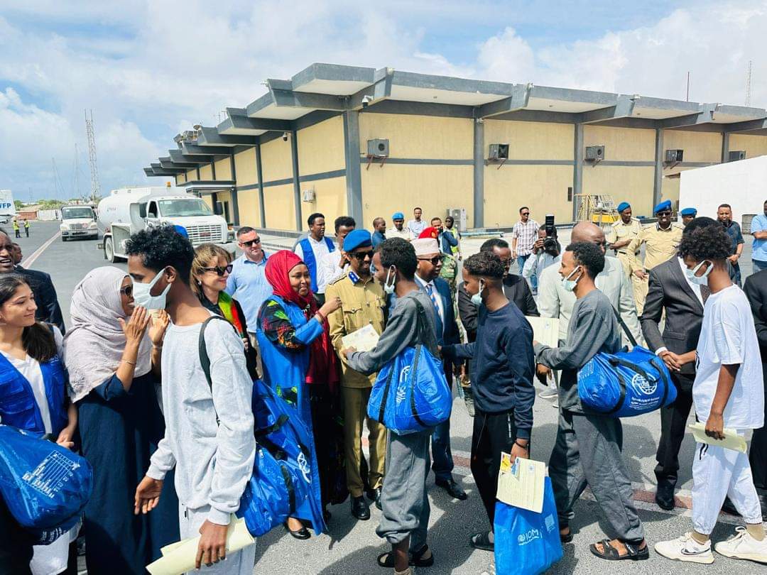 MariamYassinHY's tweet photo. We also express our profound appreciation to President Dr. Hassan Sheikh Mohamud and Prime Minister Hamza Abdi Barre for their leadership. Together, we are committed  to facilitating the reintegration and sustainable development of our returnees. 

@HassanSMohamud @SomaliaPM @EU_in_Somalia @iom_somalia @UNHCRSom @MOFASomalia @AhmedMoFiqi @AbdirizakOm @DaudAweis @tripoliembassy

#Migration #Somalia #AWholeOfGovermentApproach