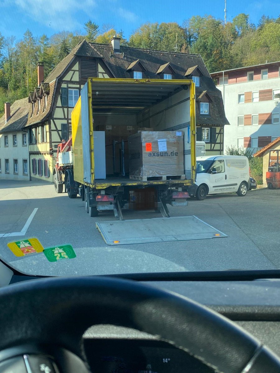AxSunSolar's tweet image. 🌻Schon mal gefragt, wie eure Palette mit AxSun-Solarmodulen ankommt?

📦 Hier bekommt ihr einen exklusiven Einblick! 

#AxSun #Solarmodule #NachhaltigeEnergie #Dachser #JustInTime #Lieferung #SolarPower #RenewableEnergy #Photovoltaik #Kundenservice