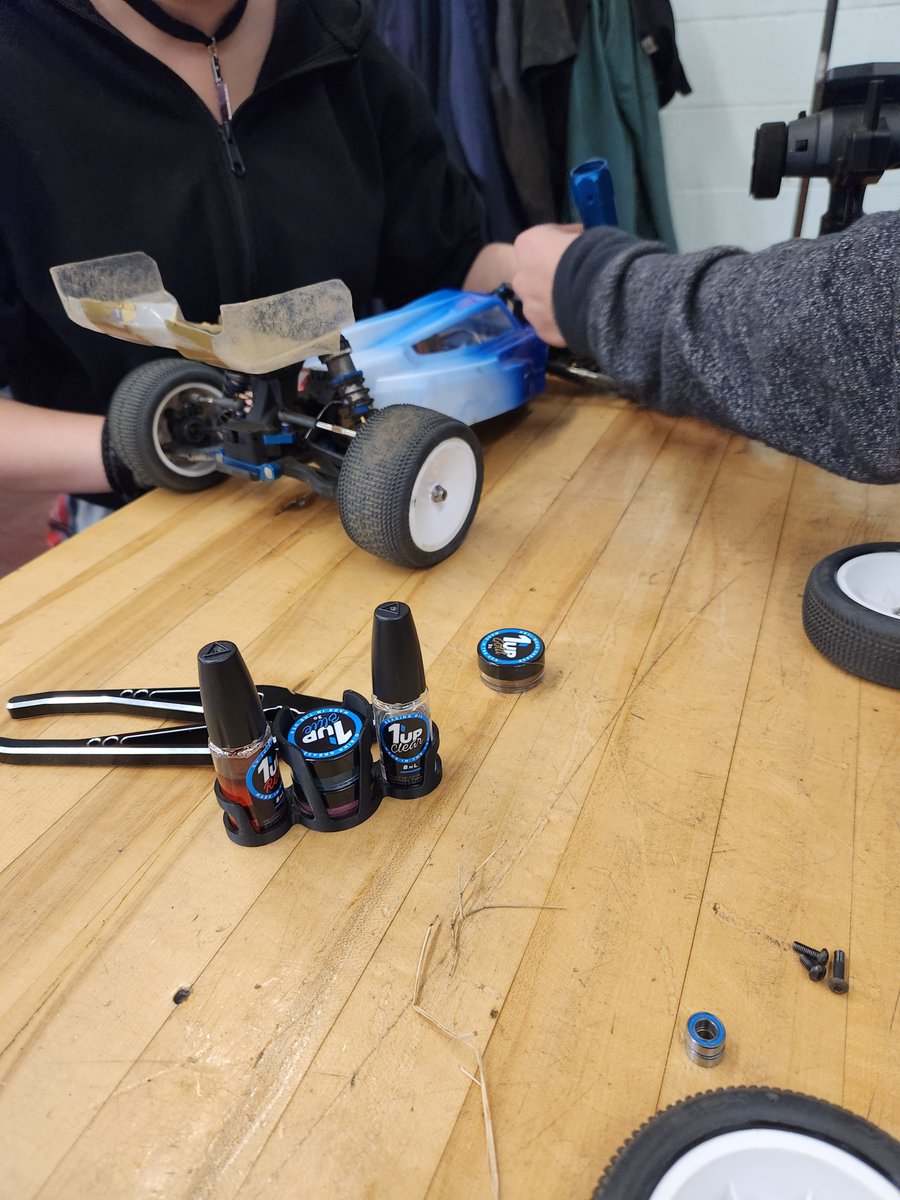 STEAMRC_TVDSB's tweet photo. Used the beautiful weather to get some run time in on the outdoor track today. Then spent some time on learning our way around these buggies while performing a little maintenance.
#MRGracing
#rcgaragecanada
#1upRacing
#WeAreAE
#shsmtvdsb https://t.co/SODT8T6ahi