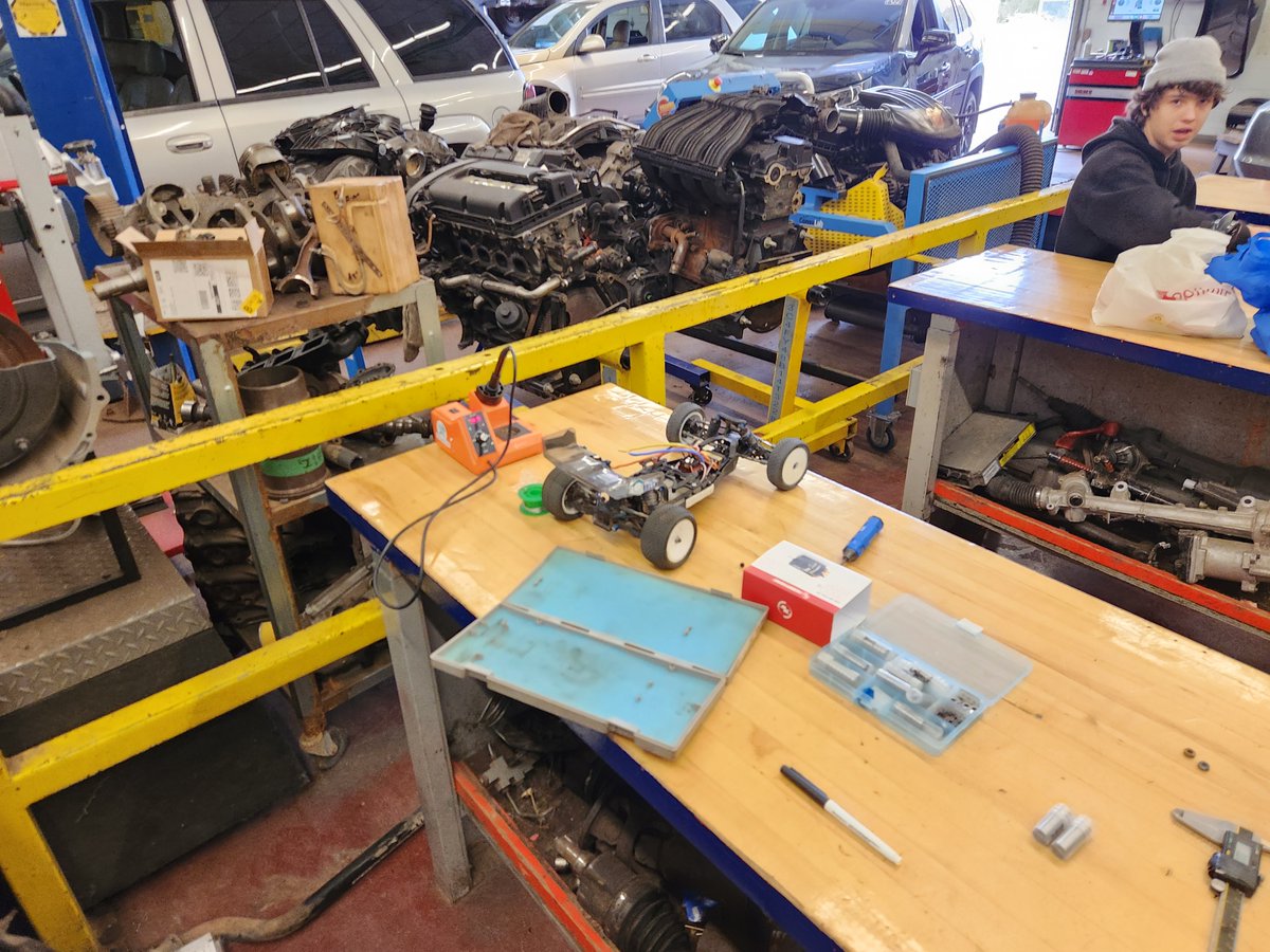 STEAMRC_TVDSB's tweet photo. Used the beautiful weather to get some run time in on the outdoor track today. Then spent some time on learning our way around these buggies while performing a little maintenance.
#MRGracing
#rcgaragecanada
#1upRacing
#WeAreAE
#shsmtvdsb https://t.co/SODT8T6ahi