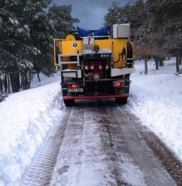 Plan_INFOCA's tweet photo. 🚨 OTRAS EMERGENCIAS | Además de los 76 nuevos vehículos 🚒, sumamos 12 palas quitanieves ❄️ para despejar vías en zonas rurales.

✅Somos un dispositivo esencial en emergencias distintas a los #IIFF, gracias a la formación e implantación en el territorio.   

📢 Preparados 💪!!! https://t.co/rlXPSv71By