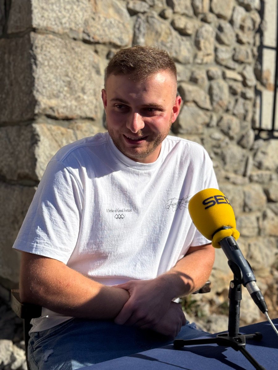 Jéssica López , de Quesería Main, y Pedro Campo, de Quesería Dionisia López, responsables de mostrar a los miembros de <a href="/CasaReal/">Casa de S.M. el Rey</a> el proceso de elaboración del queso Cabrales.

📻 En <a href="/SER_Gijon/">SER Gijón</a>, <a href="/SERdeAviles/">SER Avilés</a> y  <a href="/sercangasdeonis/">SER Cangas de Onís</a>  Hoy por Hoy desde Sotres, Pueblo Ejemplar 2024 <a href="/fpa/">Fundación Princesa de Asturias</a>