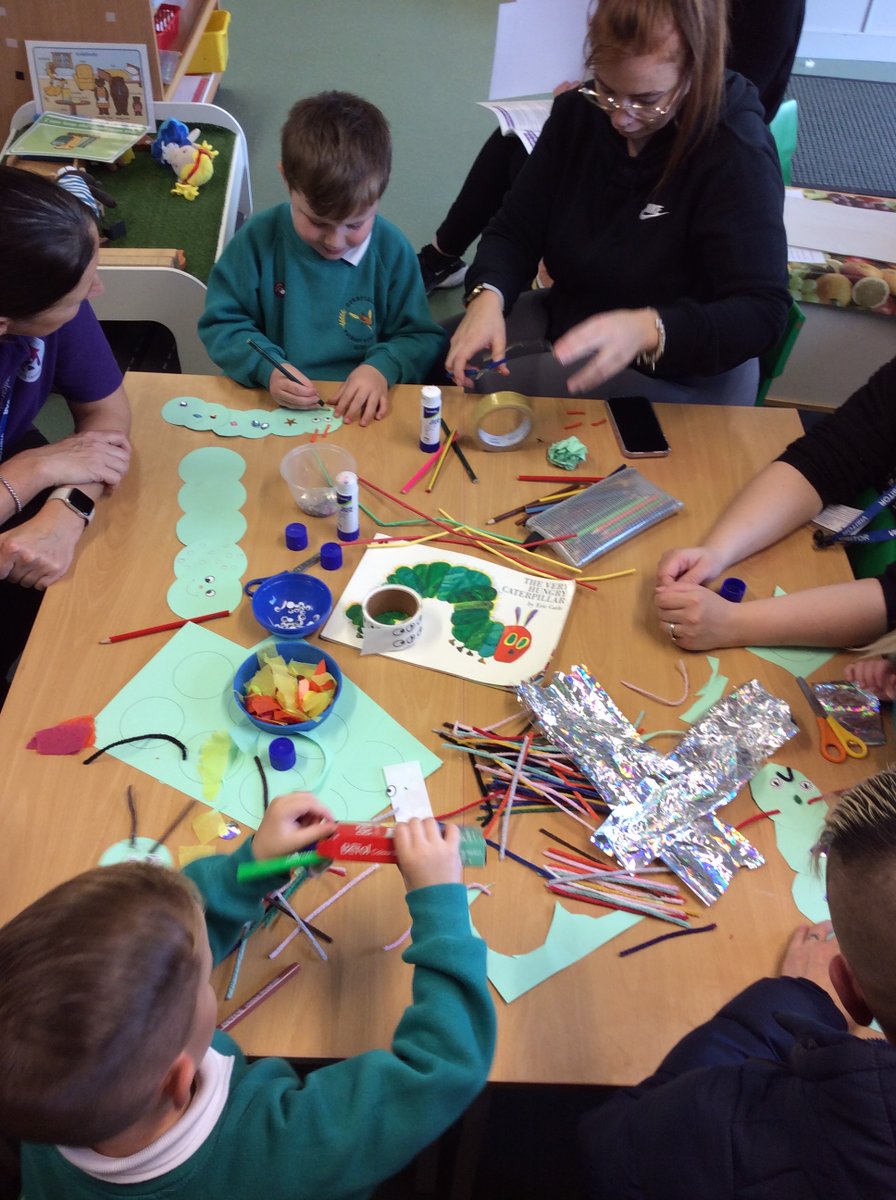 OverfieldsPri's tweet image. Our last Early Words Together focused on the importance of reading books.  We enjoyed a favourite story, then made a caterpillar.  To finish, we visited our library to share stories and got a well done certificate!🌟
Looking forward to the next group of parents and children.