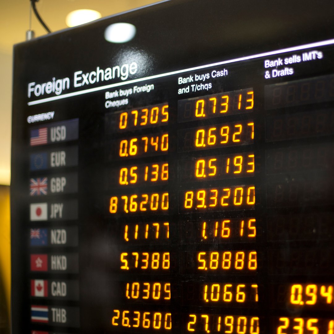 Durham University Business School (@dubusschool) on Twitter photo This weekend, the clocks go back 🕒 Did you know #DaylightSavingTime (DST) can impact currencies? 💱 Research by <a href="/MichaelNower/">Michael Nower</a> shows DST can weaken currencies due to sleep disruptions & stress, but they often recover when DST ends 🔗 brnw.ch/21wO3SG
#Currency #Economics This weekend, the clocks go back 🕒 Did you know #DaylightSavingTime (DST) can impact currencies? 💱 Research by <a href="/MichaelNower/">Michael Nower</a> shows DST can weaken currencies due to sleep disruptions & stress, but they often recover when DST ends 🔗 brnw.ch/21wO3SG
#Currency #Economics