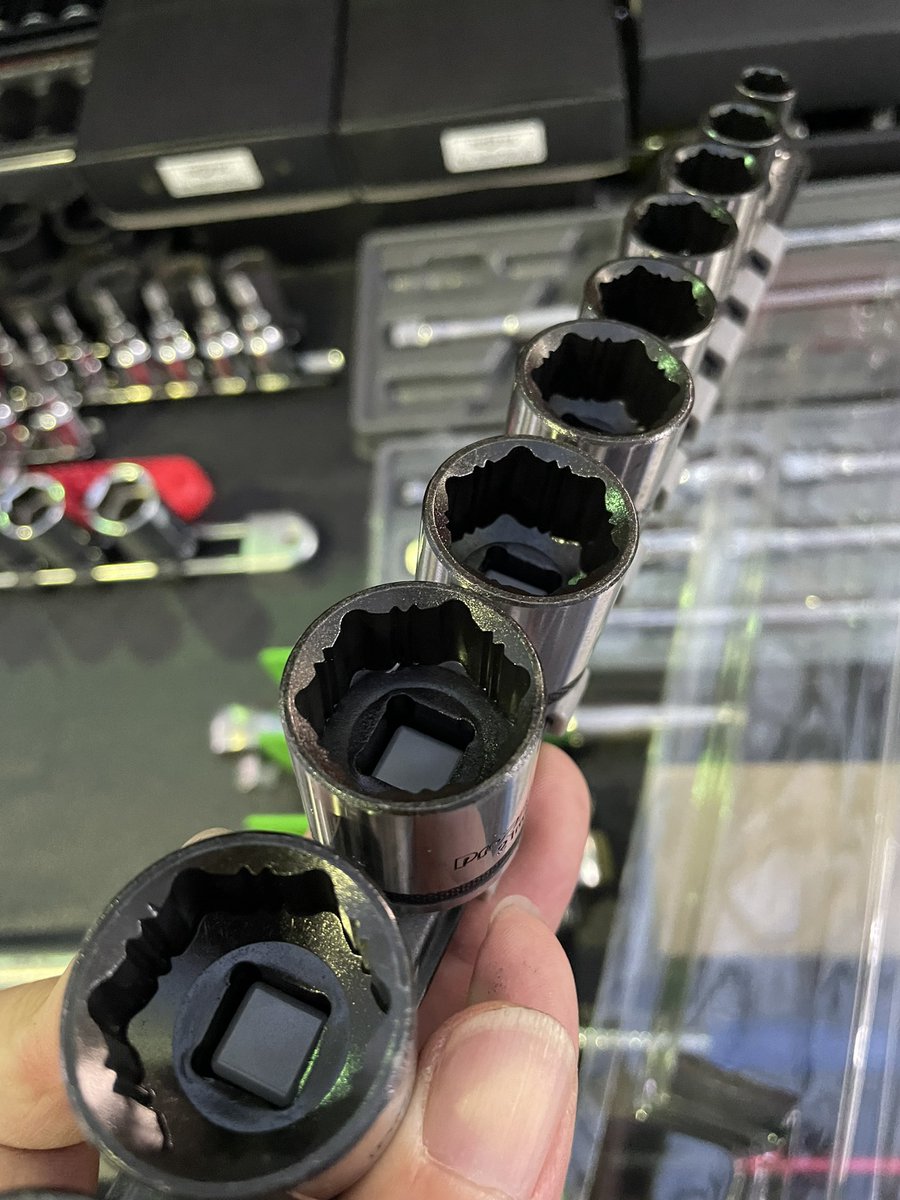 ikuyorih_'s tweet photo. Pro-Autoのノンスリップソケット
他メーカーで持っていますが見た目カッコイイから購入です😇
配置変更して押し込み完了です

#プロオート
#proAuto
#epiq
#スナップオン
#迷ったら買え！
#カッコよく思ったら買え！ https://t.co/4HOfI1HL6I