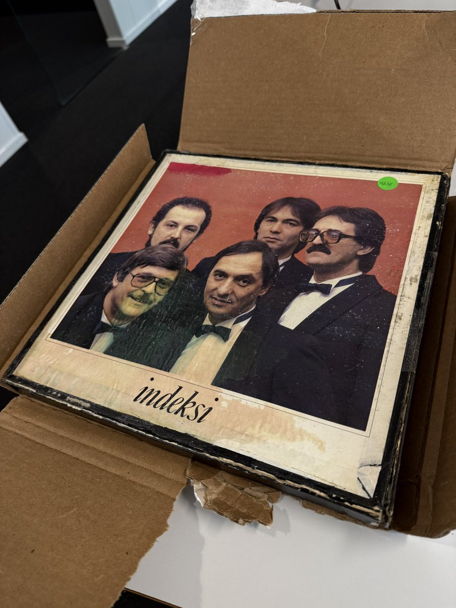 cikakosta's tweet photo. Just arrived from US of A ;)
Long time ago shipped  from Yugoslavia to Americas just to be brought back to Europe years later ❤️
#indeksi #SveOveGodine #lp #compilation 
#addtomycollection https://t.co/k8o3BnLwmD