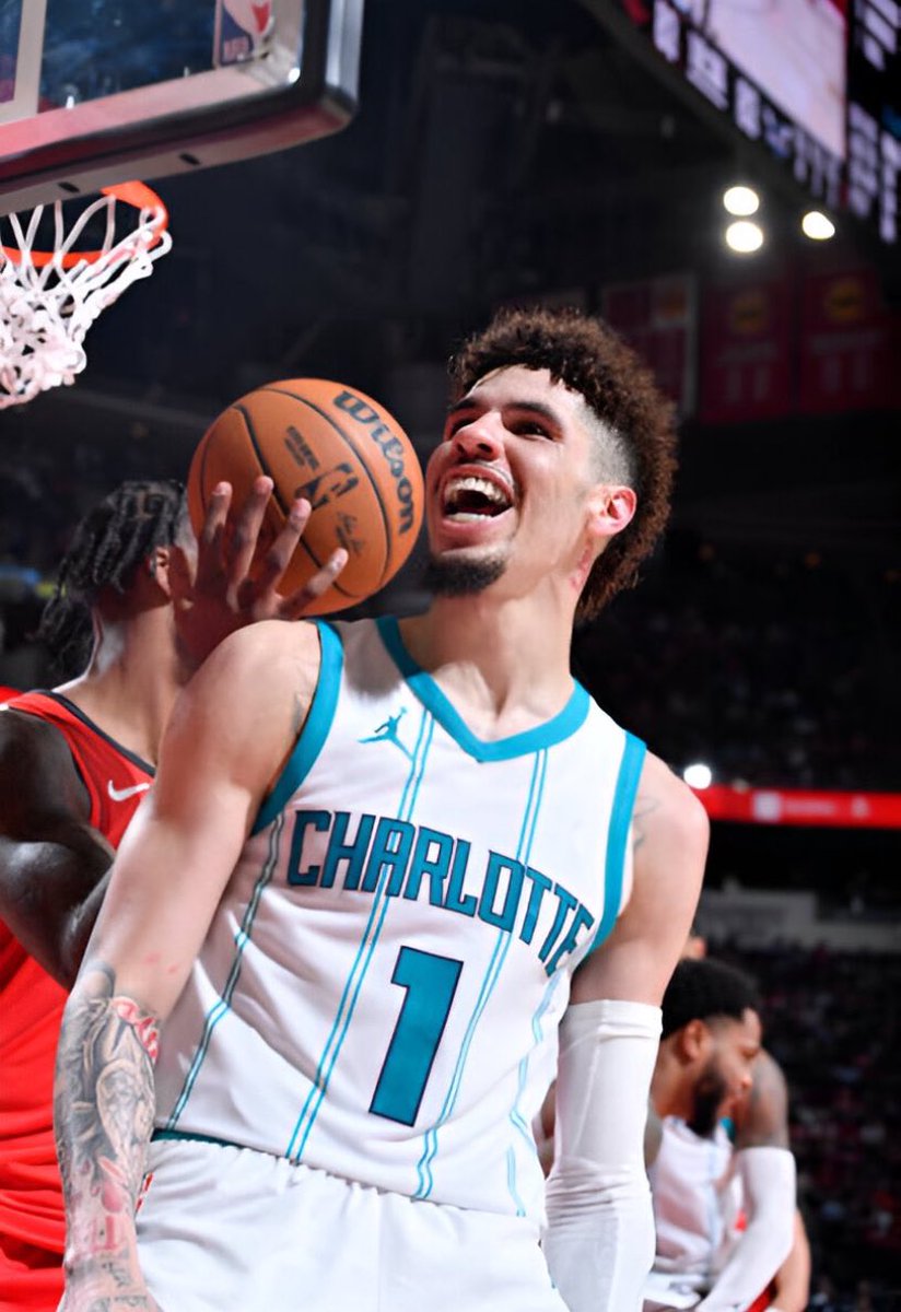 pisounalinha's tweet image. BOM DIA 🚨

Tá indo trabalhar, foi dormir cedo e não viu a rodada da NBA? Se perdeu em meio aos DEZ JOGOS?

Bom, o resumo do DIA 2 da temporada 2024/25 está entre nós!

Deixa o RT pra fortalecer o Pisou que é amigo dos CLT e dos trabalhadores?

Boa leitura e aproveite 🫶🏻