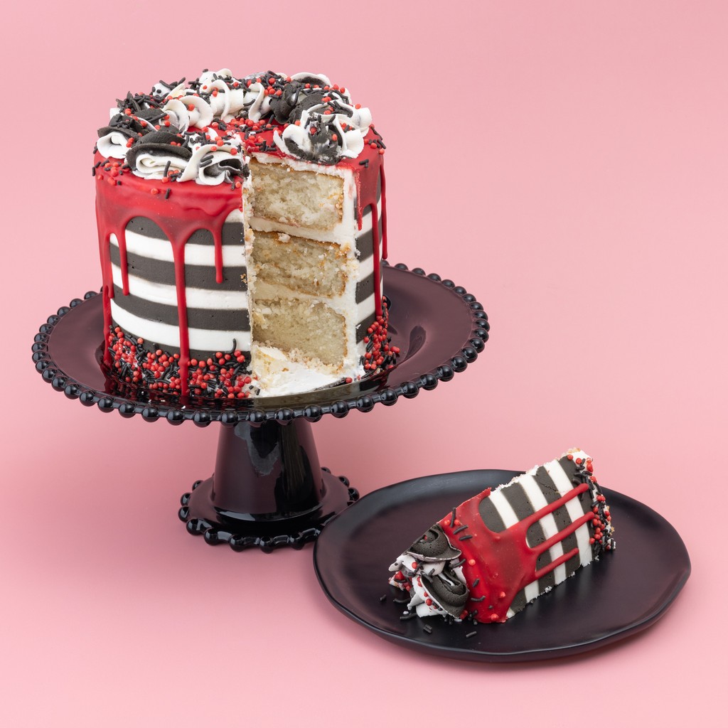 ACSweetshop's tweet image. Dare to take a bite? This Halloween cake with dripping red ‘blood’ is sure to raise some spirits. 🎃🕸️ Grab some cake drip and make a cake thats "to die for".  👻🍰 ⁠
⁠
#BloodyDelicious #HalloweenCake #SpookySweets #americancraftssweetshop