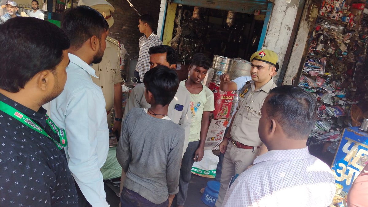 #OperationMukti 
#EndChildMarrige 
#StopChildLabour   
मिशन शक्ति विशेष अभियान फेज-05 के अन्तर्गत  श्रम विभाग, AHTU  व चाइल्ड हेल्पलाइन कन्नौज द्वारा बाल विवाह एवं बाल श्रम के विरुद्ध जागरुकता एवं रेस्क्यू हेतु वृहद अभियान “ऑपरेशन  मुक्ति”।
<a href="/UPGovt/">Government of UP</a>
<a href="/UPMahilaKalyan/">UP Mahila Kalyan</a>
<a href="/dm_kannauj/">District Magistrate, Kannauj (Official)</a>