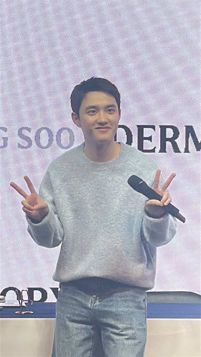 kokokbop's tweet photo. Kyungsoo at the Dermatory fansign today!! 🥹🩵 https://t.co/dTiF4G0GGu