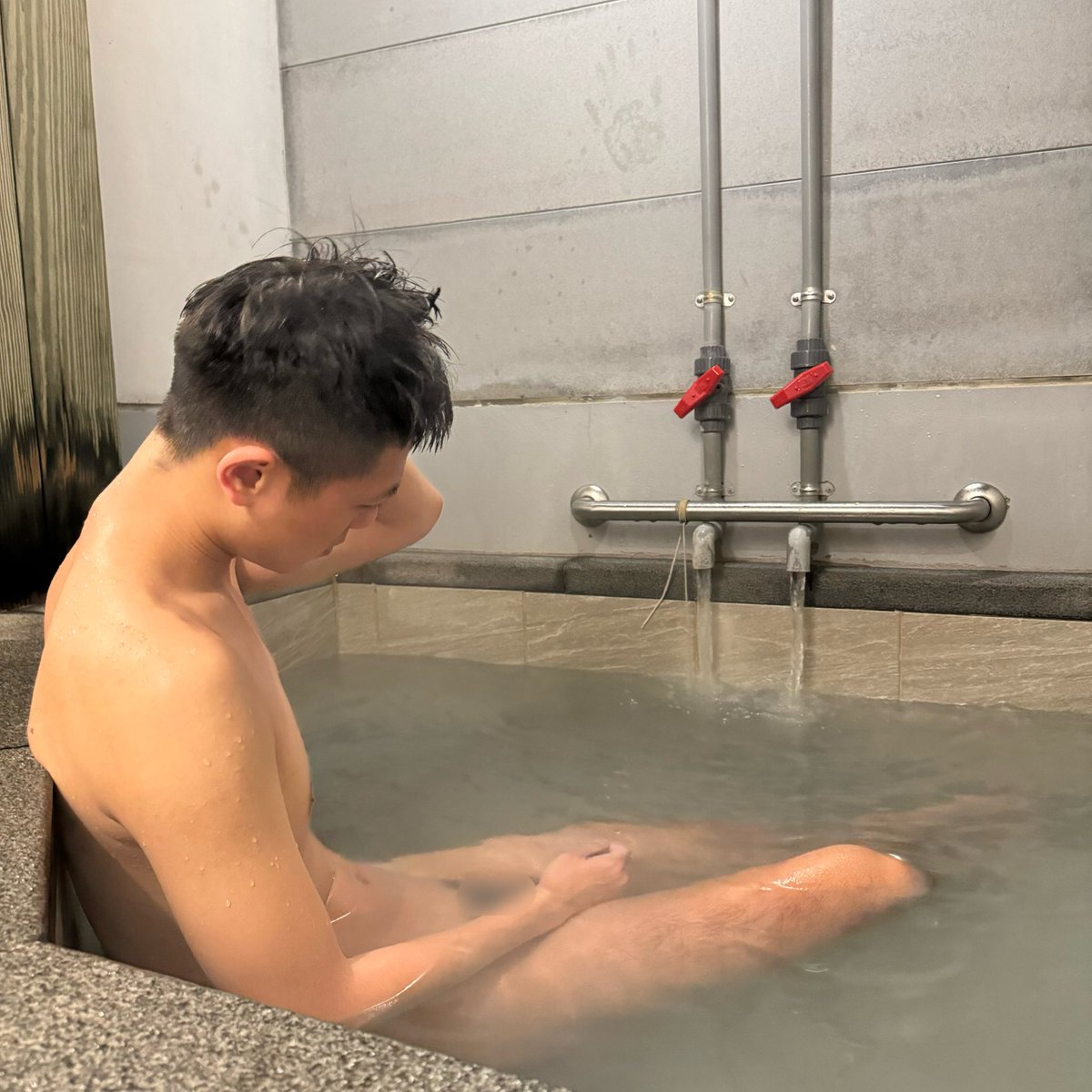 這天氣感覺差不多可以去泡溫泉了
有人要約我一起去泡的嗎😶
然後不要想放大來看
要看原圖直接私訊（？開玩笑的