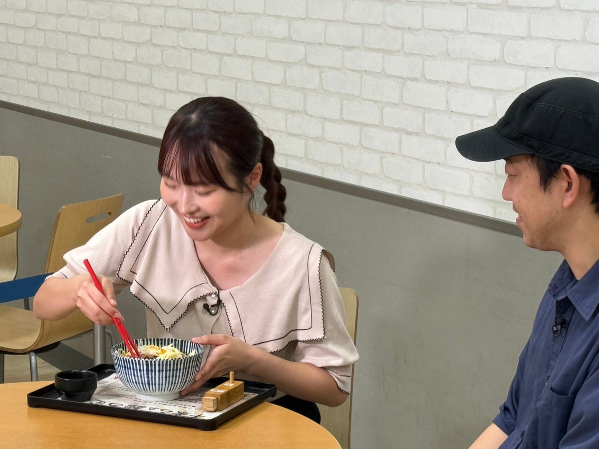chiba__ramen's tweet photo. 本日J:COM Liveニュースの今井杏香アナウンサーに『千葉Cityからダイヤモンド富士を見ようぶた丼』の取材をしていただきました😆

放送日程が分かり次第お知らせいたします📢✨

#千葉市
#JCOM
#ダイヤモンド富士
#DMFM
#ラーメン
#千葉らぁ麺 https://t.co/AncjssmCy0