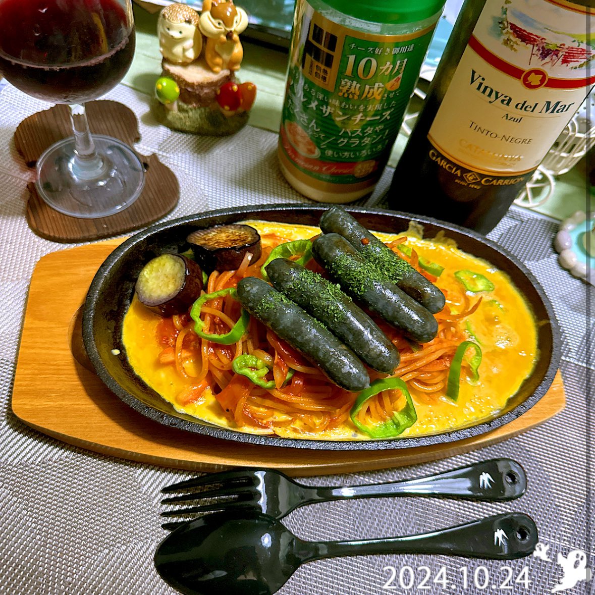 kyoyasaga's tweet photo. #ベストオブクラシック
今夜は同じ楽器デュオ❓
#晩酌🍷飯作りながら聴いてましたが今から着席。
#アンティエ 無塩せきソーセージ& #coneri 海老アヒージョde鉄板ナポリタン🍝
#ハロウィン https://t.co/hDcgVR62by