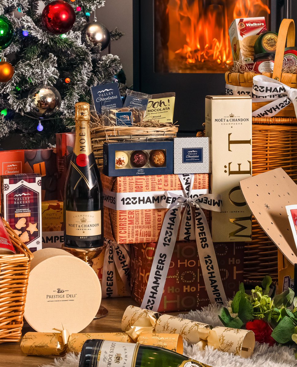 123_Hampers's tweet photo. Which treat from our festive hamper would make your Christmas extra special? 🎄🍫
Send now: https://t.co/dSOqNMDV3k
#nextdaydelivery #123hampers #christmas #unitedkingdom https://t.co/cFqJ8da4Zr