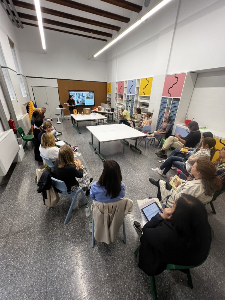 ✌️Segon dia de tallers finalitzat. Ho hem passat genial en tots i cadascun d'ells. Hem rist, ballat, pintat, reflexionat, hem aprés i el més important, hem jugat i hem compartit. 🙃Ha sigut preciós.❤️ 

Seguim! 👐 #EducArt24 <a href="/UECoE3/">UECoE</a>