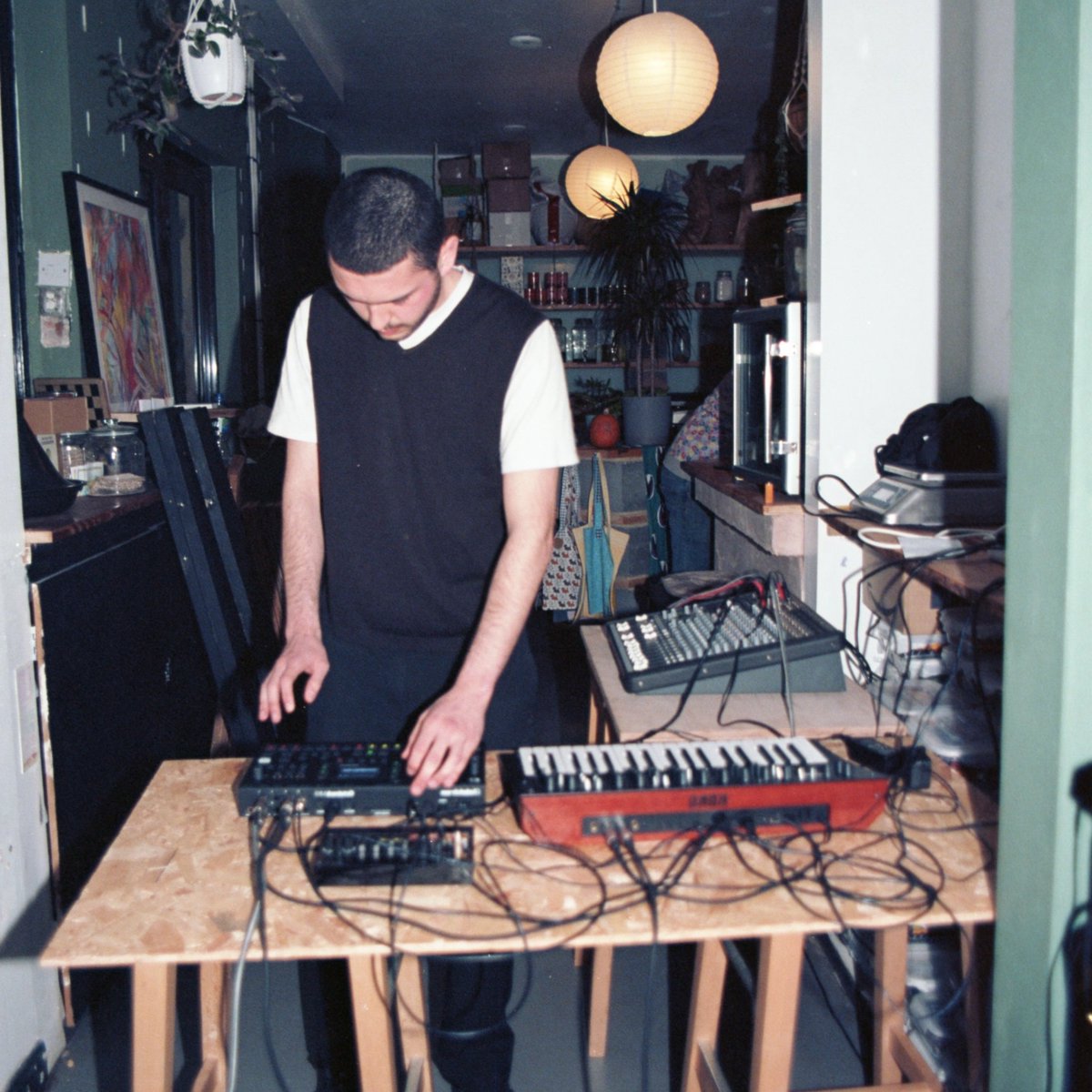 🇲🇽⚡️IÑAKI RAMIREZ joins the PENUMBRA bill here at Full of Noises Friday 29 November. 

Iñaki is a Mexican multi-medium sound artist and electronic musician based in London.&gt; And he's pretty AMAZING...

🎟️ bit.ly/PenumbraIñaki