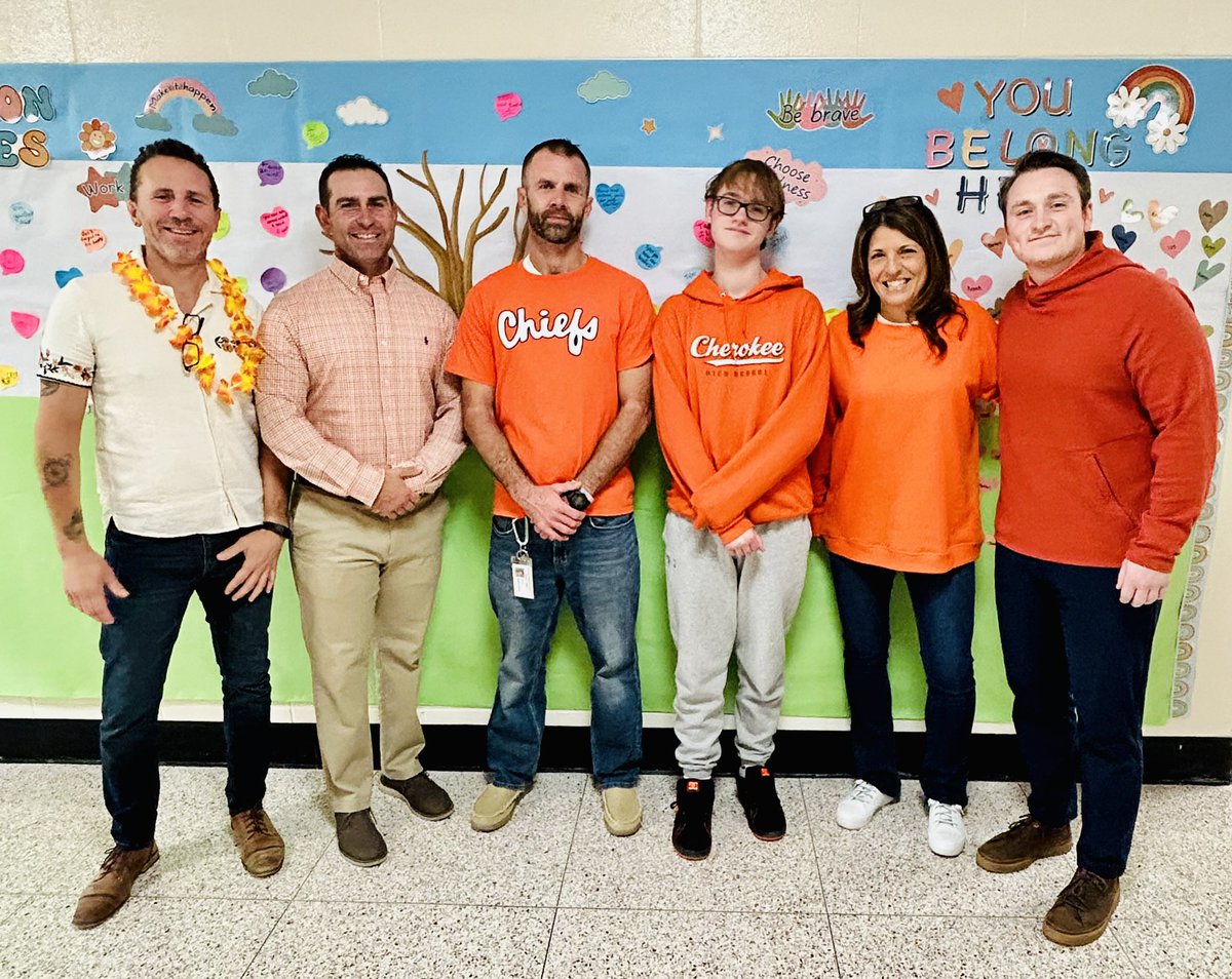 SequoiaLRHSD's tweet photo. Yesterday was “Wear Orange” for National SAVE Day. (Students Against Violence Everywhere). Students also have been adding to our Respect Wall. #SAVEPromiseClub https://t.co/bzYqX8HkWK