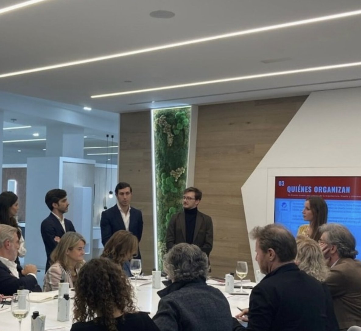 Hace unos días participamos en la reunión del jurado de los Premios Architecture Madrid Awards

Unos premios patrocinados por la Asociación Internacional de Diseño China-Europa (CEIDA) , coorganizados por MWCC y China International Interior Design Network (CIID88),