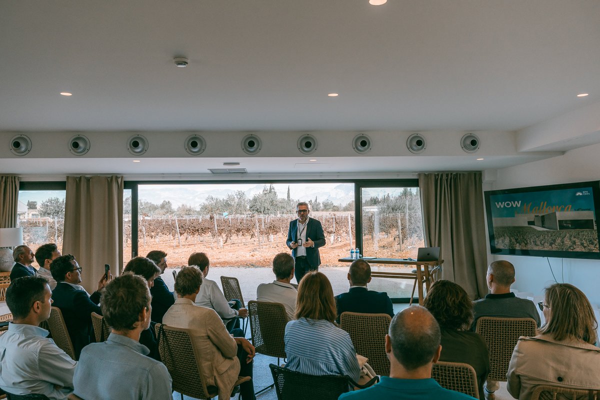 eMascaró celebra su primer evento WOW en Mallorca
En eMascaró, hemos dado un paso más allá en nuestra misión de transformar el sector hacia la excelencia en nuestro primer evento WOW, donde reunimos a las principales marcas y profesionales del sector Leisure en la isla. Este