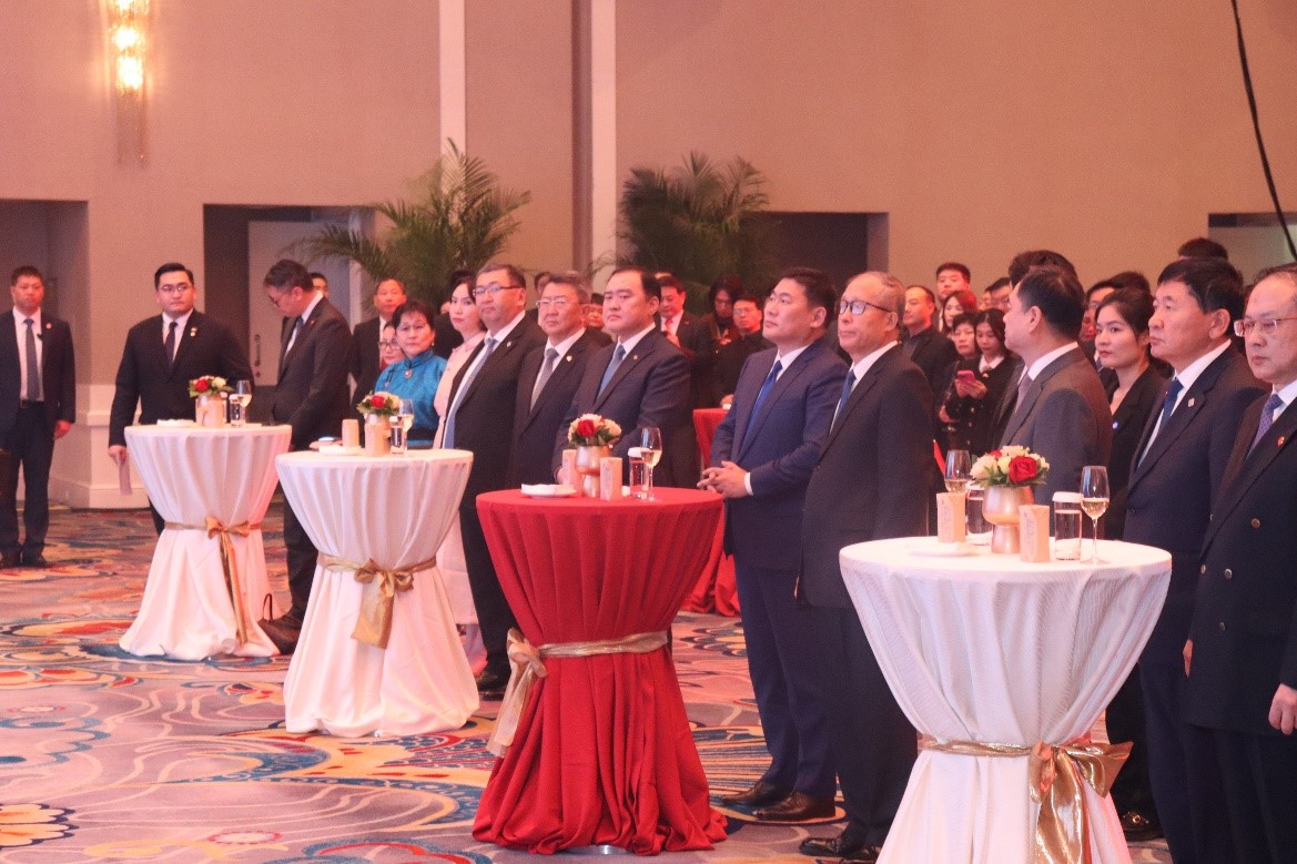 Монгол Улсаас БНХАУ-д суугаа Элчин сайдын яам Хятадын гадаад орнуудтай найрамдлаар харилцах нийгэмлэгтэй хамтран Монгол Улс, БНХАУ-ын хооронд дипломат харилцаа тогтоосны 75 жилийн ойд зориулсан хүндэтгэлийн арга хэмжээг зохион байгууллаа.

🔗mfa.gov.mn/80417