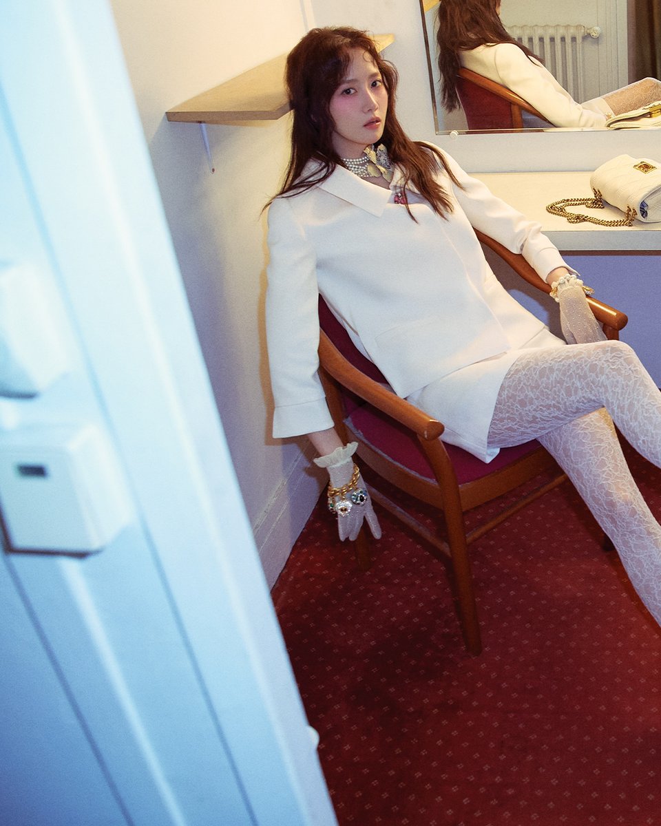 Lmmyoong90's tweet image. ㅤㅤ

      ✨˖ ⊰⁠⊹ฺ "Sometimes, you just need a moment to sit back and relax. Finding calm in the chaos, even if it’s just in this little corner.✨ #QuietTime #RechargeMode"

&amp;lt;ELLE D Korea&amp;gt; 
#YoonAxValentino @.MaisonValentino