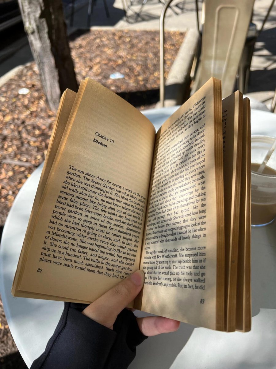 Hashyiuc's tweet image. I read my favorite book while breathing in the fresh air this morning💨