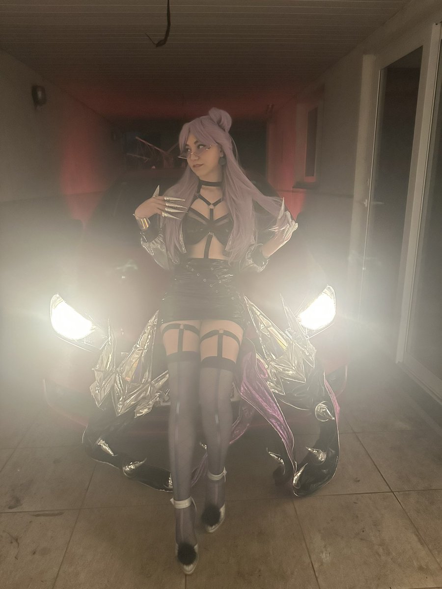 *Evelynn’s voice* Olá meus amores, como estão? Este sábado estarei na Revoada Otaku para curtir e tirar mts fts com vocês! Qm quiser garantir seu ingresso pra me ver ainda da tempo, minha amg tem um cupom muito bom para vocês, basta escrever la MANDS! Espero vcs lá!
- XOXO Eve 💜