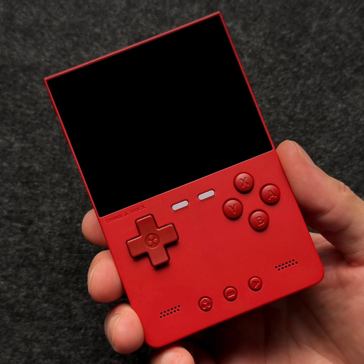 litnxt_official's tweet photo. Trimui Brick is really awesome!! mama I love that purple so much!💜❤️🖤🤍
#litnxt #gaming #litnxt_official #trimui #trimuibrick #crossmixos #retrogaming #retrogamecollector #retrogameconsole #handheldgaming #handheldconsole https://t.co/3pW2x7ko1r
