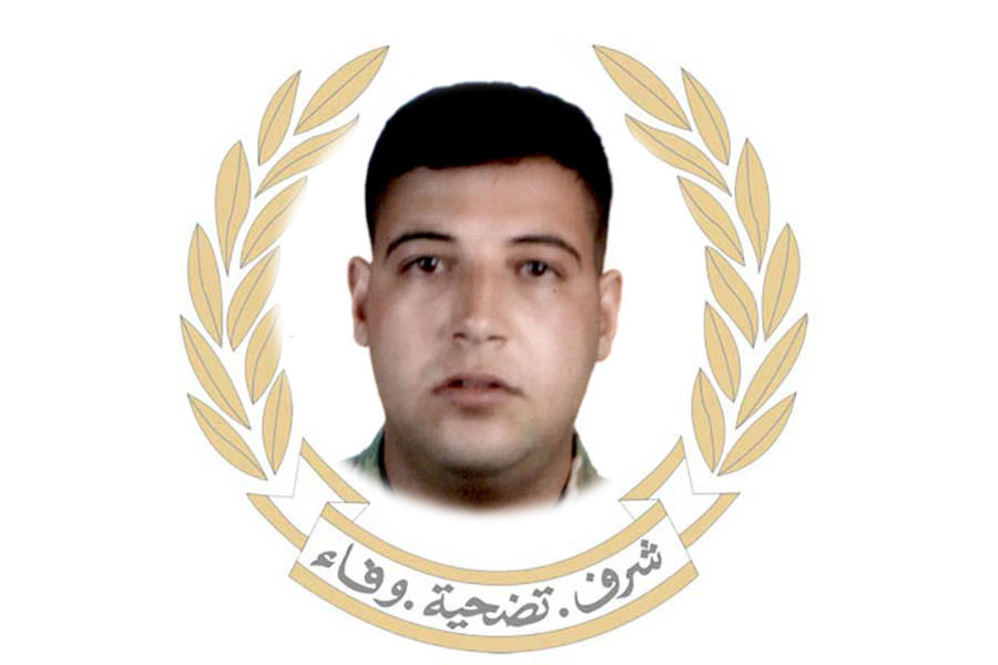 LebarmyOfficial's tweet photo. تنعى قيادة الجيش – مديرية التوجيه، الرائد الشهيد محمد سامي فرحات والعريف الشهيد محمد حسين نزال والعريف الشهيد موسى يوسف مهنا، الذين استشهدوا بتاريخ ٢٤ /١٠ /٢٠٢٤ نتيجة استهدافهم من قبل العدو الإسرائيلي أثناء تنفيذ عملية إخلاء جرحى في خراج بلدة ياطر- بنت جبيل، وفي ما يلي نبذة عن حياة كل منهم:

•    الرائد الشهيد محمد سامي فرحات
-    من مواليد  ١٤ /٩ /١٩٨٨  دير قانون رأس العين – صور.
-    تطوّع في الجيش بتاريخ ٦ /١١ /٢٠٠٦، ورقّي إلى رتبة ملازم بتاريخ ١ /٨ /٢٠٠٩، ثم تدرّج في الترقية حتى رتبة رائد اعتبارًا من ١ /١ /٢٠٢٢.
-    حائز على أوسمة مختلفة وتنويه العماد قائد الجيش وتهنئته عدة مرات.
-    تابع عدة دورات دراسية في الداخل والخارج.
-    عازب.     
( تحدد مراسم التشييع لاحقًا)

•    العريف الشهيد محمد حسين نزال
-    من مواليد  ٢٠ /٩ /١٩٩٤ صريفا – صور.
-    تطوع في الجيش بصفة جندي متمرن اعتبارًا من ٢٥ /١٠ /٢٠١٨.
-    حائز تنويه العماد قائد الجيش وتهنئته عدة مرات.
-    عازب.     
( تحدد مراسم التشييع لاحقًا)

•    العريف الشهيد موسى يوسف مهنا
-    من مواليد ١٧ /١١ /١٩٩٧  صيدا – الجنوب.
-    تطوع في الجيش بصفة جندي متمرن اعتبارًا من ١ /١ /٢٠٢١.
-    حائز تنويه العماد قائد الجيش وتهنئته عدة مرات.
-    عازب.  
( تحدد مراسم التشييع لاحقًا)  
#الجيش_اللبناني #LebaneseArmy 
https://t.co/CNzhqqYML1