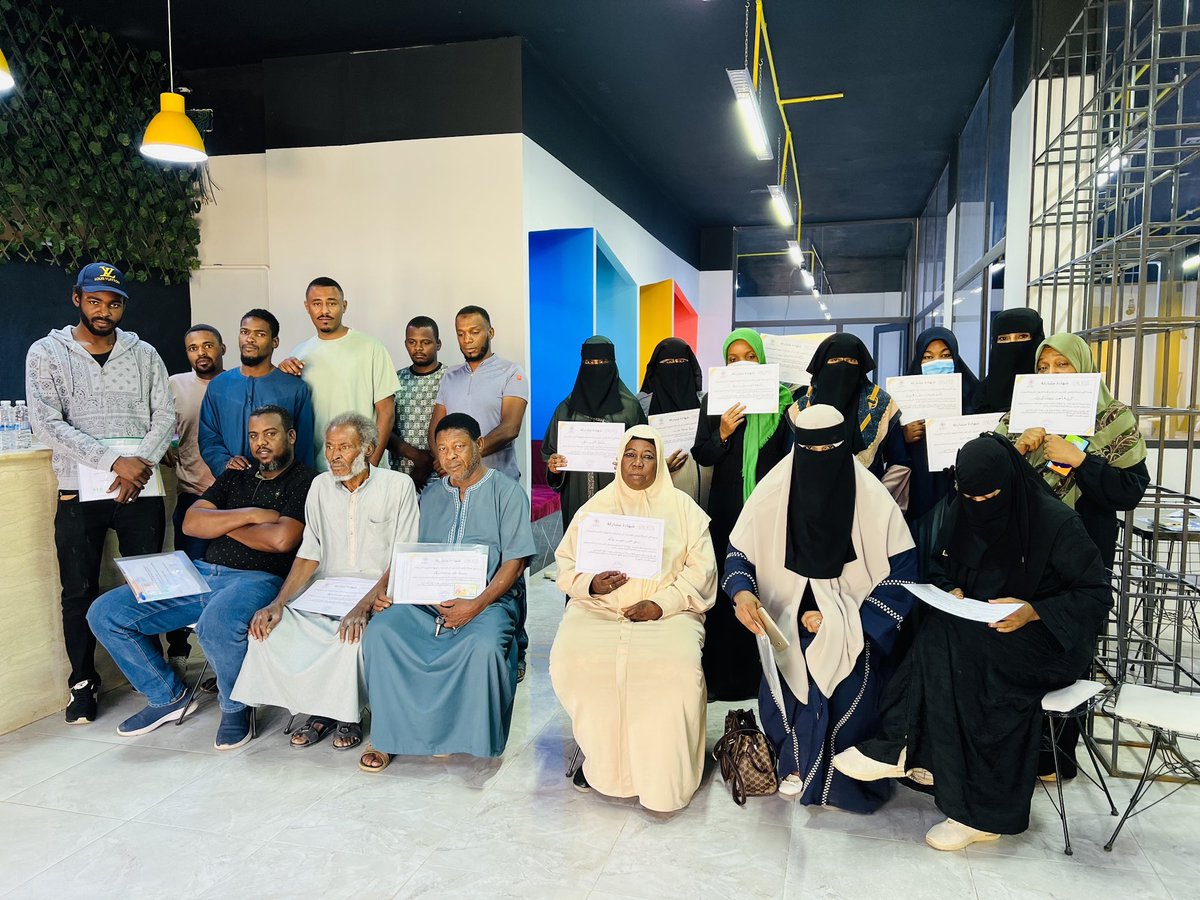 eylyesspace's tweet photo. نحن في غاية السعادة بإتمام البرنامج التدريبي حول مهارات الأعمال التجارية "ريادة الأعمال"، الذي استهدف 25 رائد أعمال من أصحاب المشاريع الحرفية. يهدف هذا البرنامج إلى تعزيز قدراتهم وتطوير مهاراتهم في إدارة وتنمية مشاريعهم، مما يسهم في تحقيق نجاح مستدام. نتمى لهم التوفيق والسداد. https://t.co/Ae2vwjGAC9