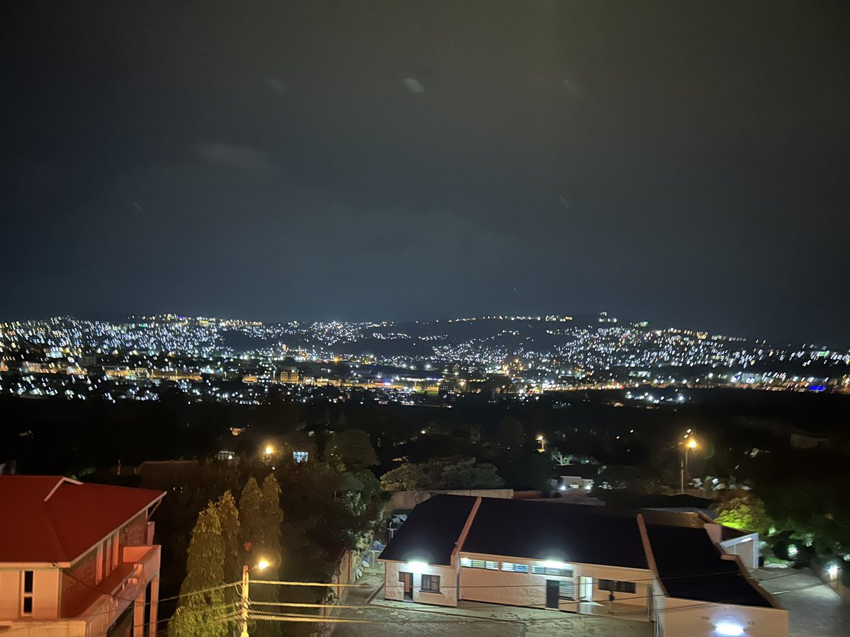 markonerock's tweet image. Last night I caught up with an old friend in Rwanda and had this fantastic setting and view for our dinner. Good night out!