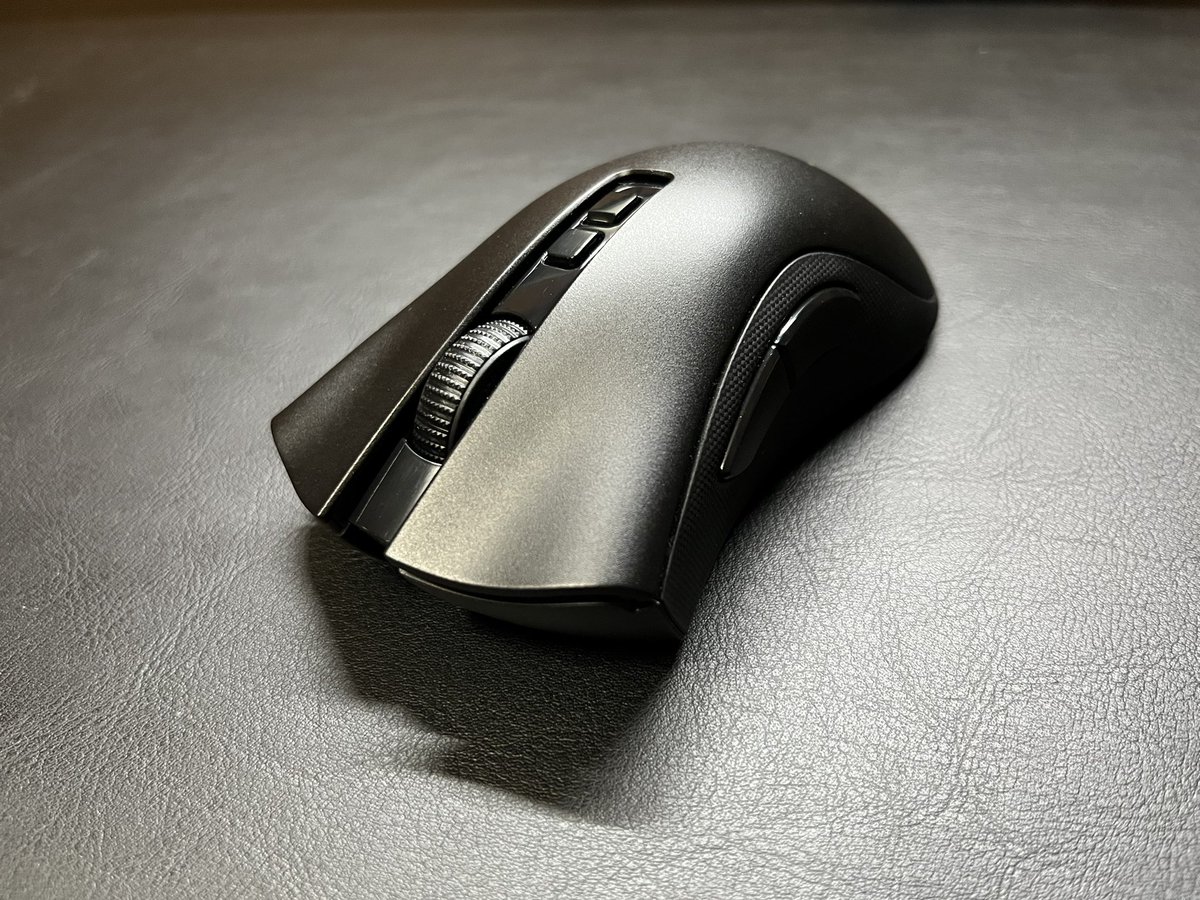Numa_StW's tweet photo. @RazerJP Razer DeathAdder V2 Proは手の大きな私にとって救世主の様な存在です。V3に移行してもなお輝き続けています。
#Razer_Spotlight https://t.co/eQxff7emXt