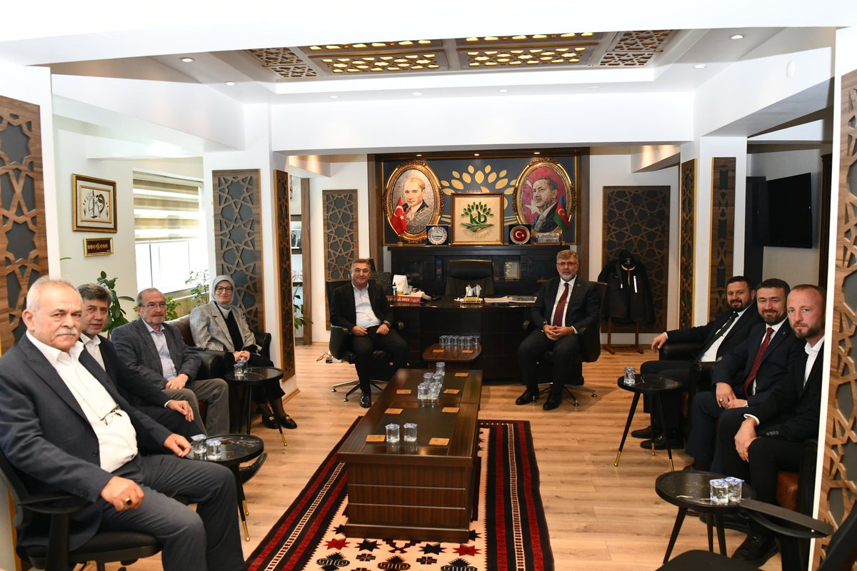 ma_balikesir's tweet photo. İlçe Kongremiz sonrasında Kepsut Belediye Başkanımız İsmail Cankul 'u makamında ziyaret ederek istişarelerde bulunduk. Başkanımıza misafirperverlikleri için teşekkür ederiz. Allah birliğimizi daim etsin. https://t.co/87lZe70ipa