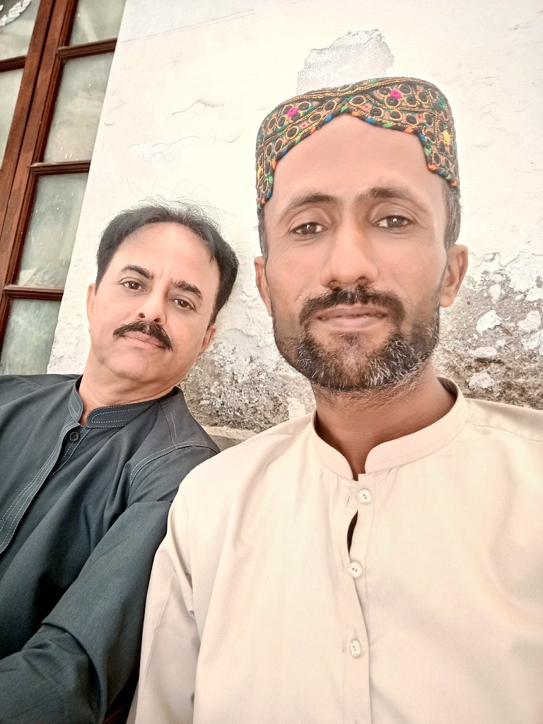 Khadim Solangi 🇱🇾 (@khadim_solang) on Twitter photo پاکستان پیپلزپارٹی حیدرآباد کے اسیر سیکریٹری اطلاعات احسان ابڑو کا عدالت میں ضمانت کی پیشی کے دوران تمام جیالے ساتھیوں کو سلام، چیئرمین <a href="/BBhuttoZardari/">BilawalBhuttoZardari</a> کو 26 ویں آئینی ترمیم پہ خراج تحسین۔
<a href="/abroahsan/">abroahsan #Bhuttoist/Blogger/columnist🇱🇾</a> <a href="/AnwarBulediPPP/">𝐀𝐧𝐰𝐚𝐫 𝐁𝐮𝐥𝐞𝐝𝐢</a> پاکستان پیپلزپارٹی حیدرآباد کے اسیر سیکریٹری اطلاعات احسان ابڑو کا عدالت میں ضمانت کی پیشی کے دوران تمام جیالے ساتھیوں کو سلام، چیئرمین <a href="/BBhuttoZardari/">BilawalBhuttoZardari</a> کو 26 ویں آئینی ترمیم پہ خراج تحسین۔
<a href="/abroahsan/">abroahsan #Bhuttoist/Blogger/columnist🇱🇾</a> <a href="/AnwarBulediPPP/">𝐀𝐧𝐰𝐚𝐫 𝐁𝐮𝐥𝐞𝐝𝐢</a>