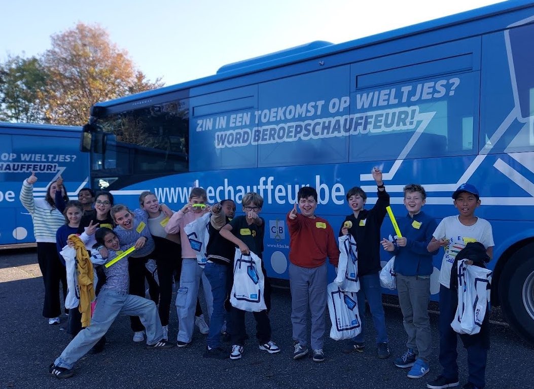 GeertPauwels's tweet photo. Vandaag nemen ruim 300 lln deel aan een toffe Doedag in de @vdab_be opleidingscentra. Kennismaken met beroepen kan niet vroeg genoeg beginnen!

https://t.co/2gDtyh5TDa https://t.co/WzPOeB57P4